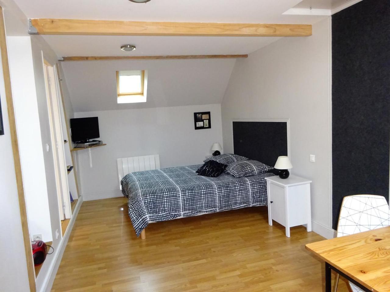 Les Chaumieres Du Chene Hotell Pouillé Exteriör bild