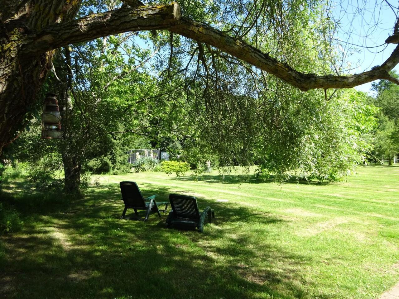 Les Chaumieres Du Chene Hotell Pouillé Exteriör bild